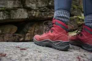 Olika höga vandringsstrumpor